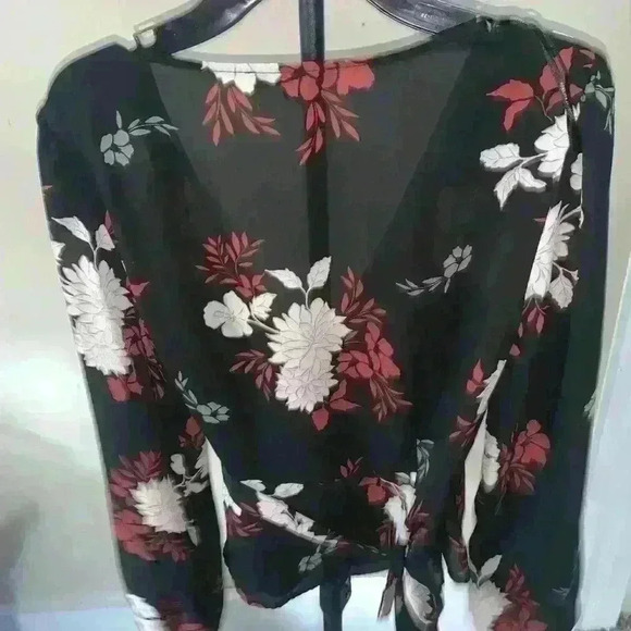 Black Floral Wrap Blouse Top Women’s Size S - Picture 9 of 10